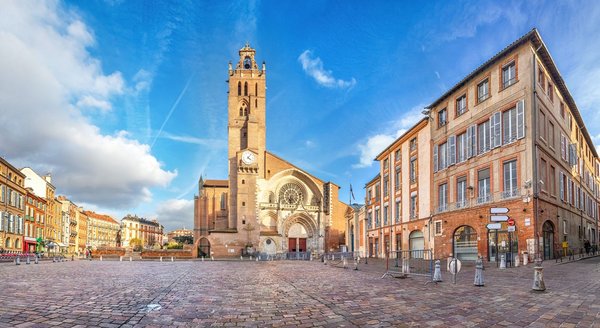Comment Toulouse, la Ville Rose, marie harmonieusement histoire, culture et passion spatiale ?
